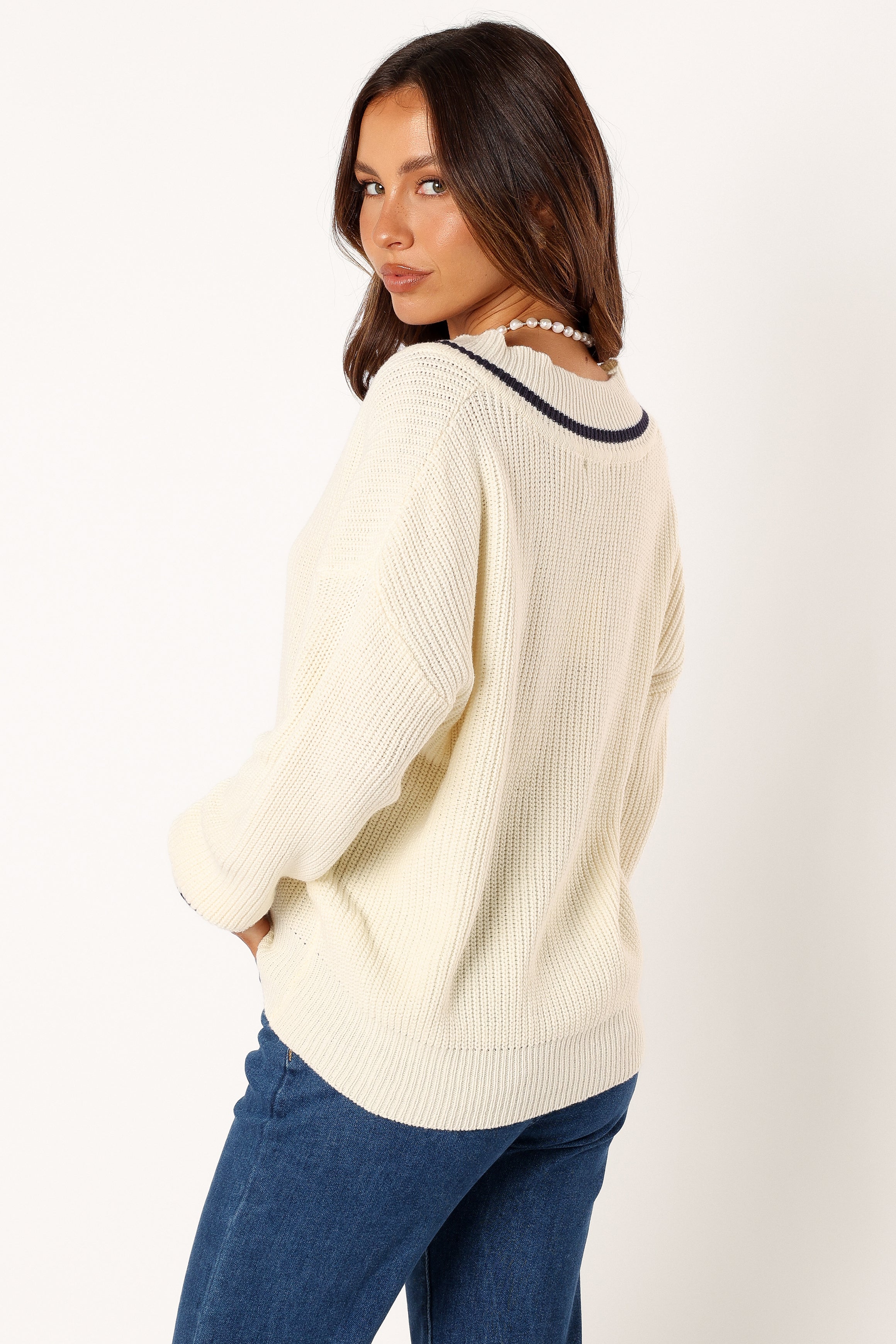 Dominique Contrast Vneck Knit Sweater - Ivory/Navy